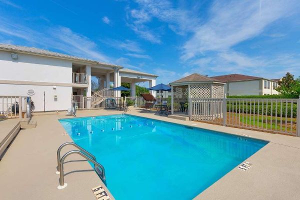 COUNTRY HEARTH INN AND SUITES (Leesburg)